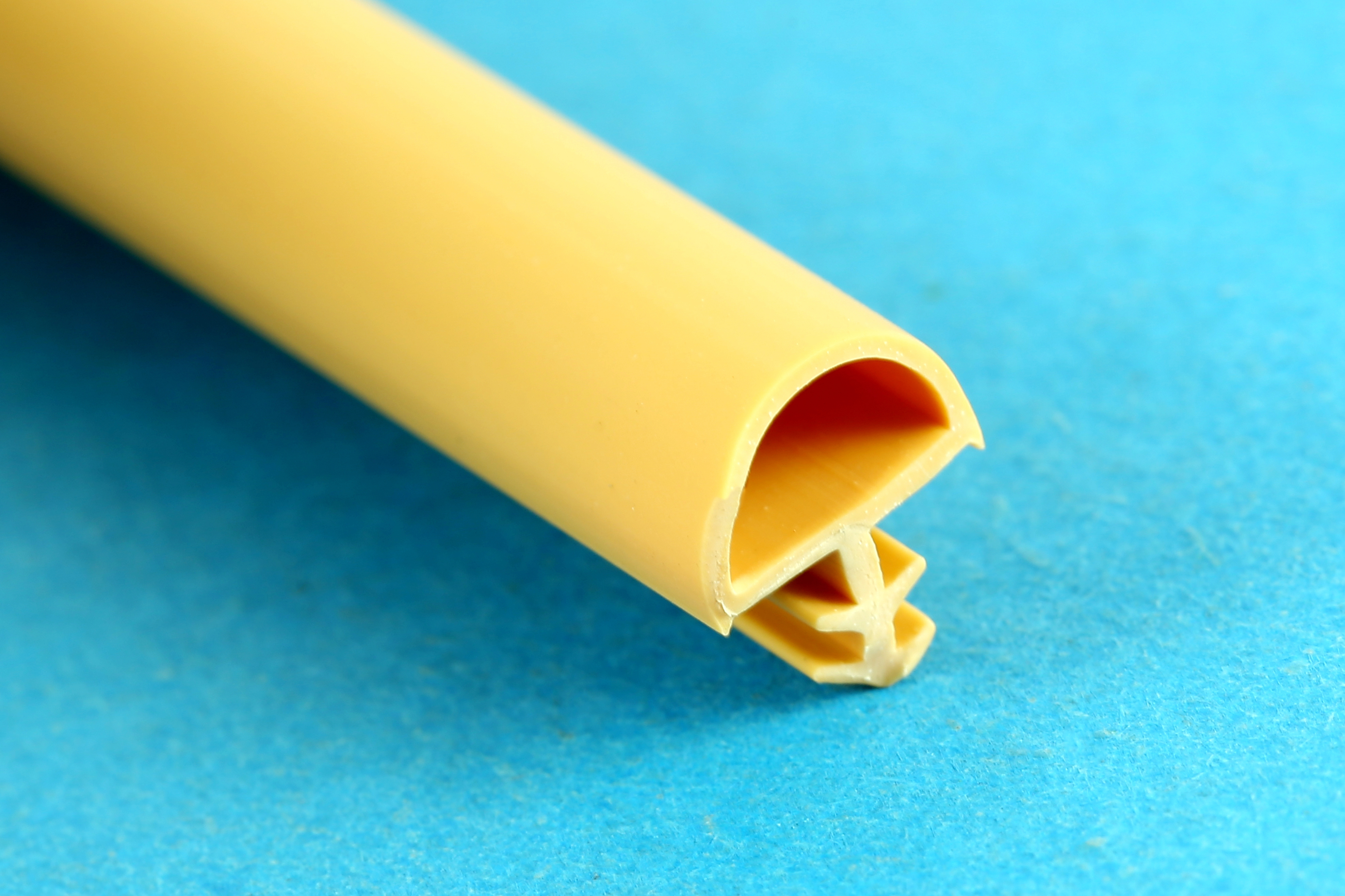 衣柜防撞条,淋浴房挡水条,塑料异型材等橡塑制品木门密封胶条优质配件